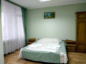 Фото номера Номер-студио с балконом Отель Gostinichnyy Kompleks Dnepr г. Речица 5